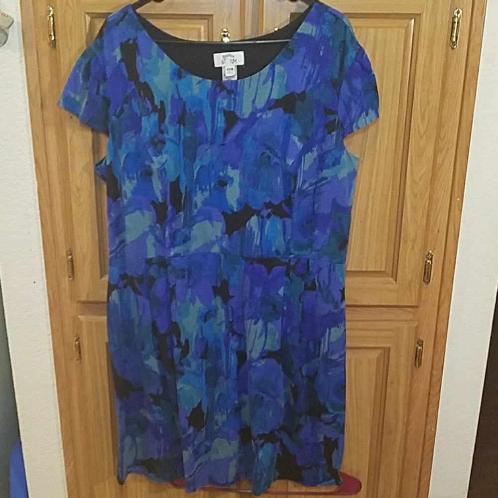 Capped sleeve soft dress
